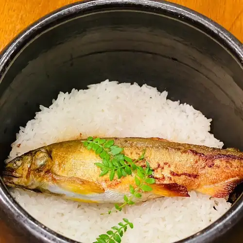 鮎の土鍋ご飯