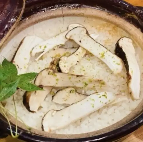 松茸の土鍋ご飯