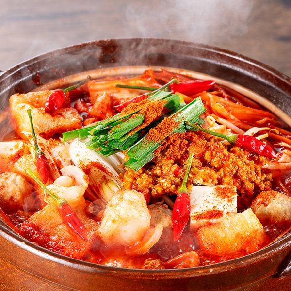 The delicious, super spicy hotpot is back! Akakaranabe is irresistible for those who love super spicy food!