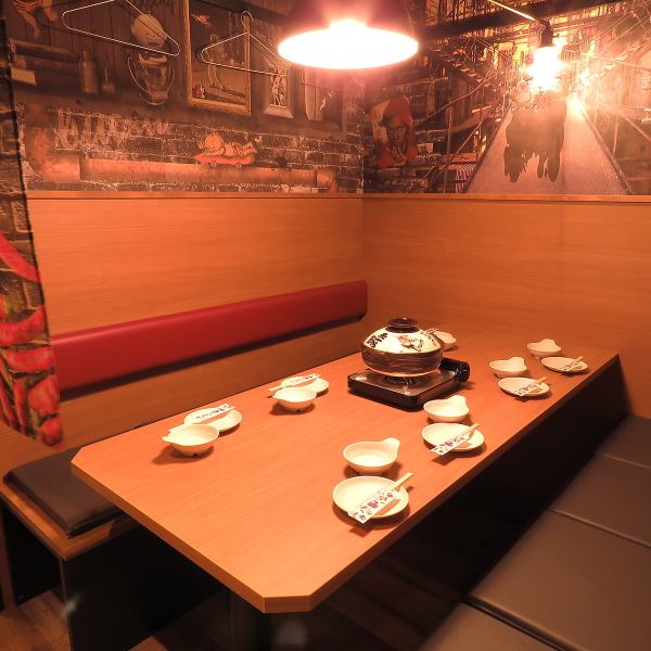 It is a semi-private room type seat for up to 8 people! Since it is a spacious space, it can be used in various scenes such as girls' associations and mom associations!