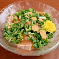 烤蛋黄酱三文鱼配葱花