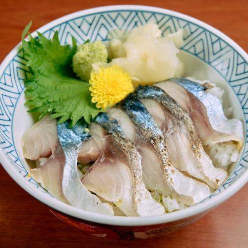 烤腌鲭鱼盖饭