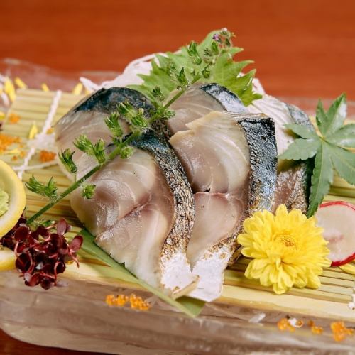 赤酢で締めた炙りしめ鯖
