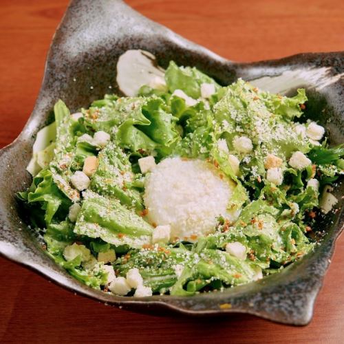 地鶏と温玉の親子シーザーサラダ