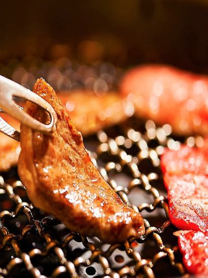 目利きした厳選牛をお客様に最高の状態でふるまえるよう手切り