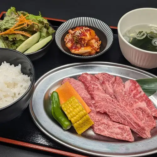 Domestic beef yakiniku lunch: 1320 yen (tax included)
