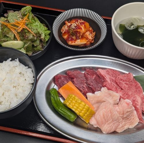 Popular three-dish lunch set: 1738 yen (tax included)