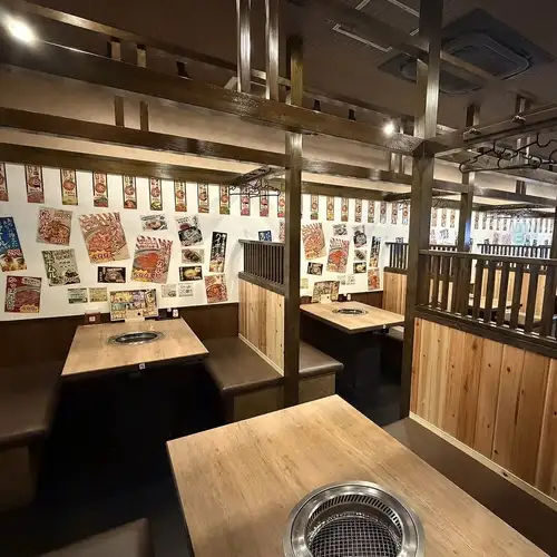 落ち着く広々空間で焼肉を
