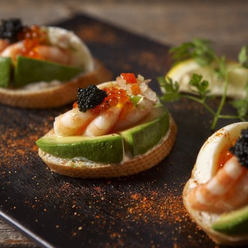 Salmon roe and caviar jewel smorrebröd (3 pieces)