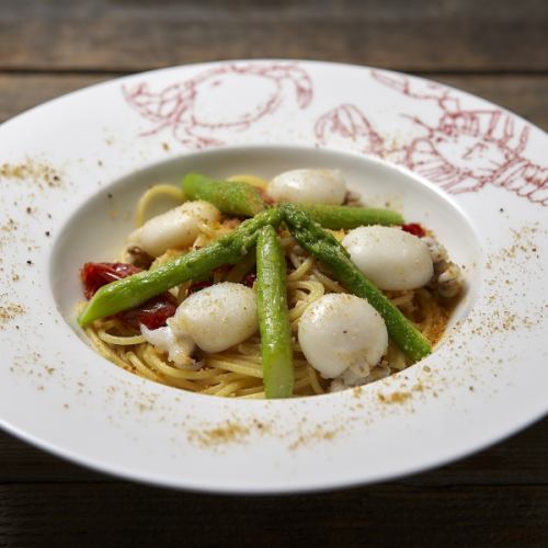 Mini squid and asparagus peperoncino with bottarga