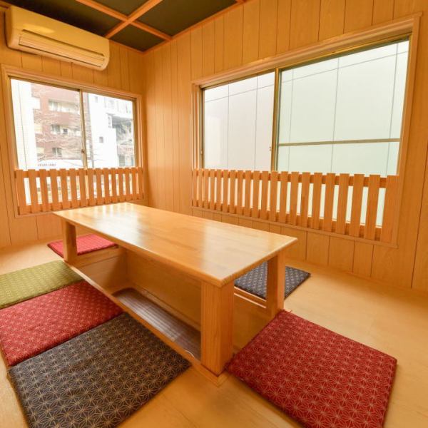 [Perfect for entertaining and small parties!] We have a semi-private room with a sunken kotatsu (up to 8 people).The Japanese atmosphere is pleasant.Banquet courses are [3,500 yen/4,000 yen/4,500 yen/5,000 yen/6,000 yen] each with 2 hours of all-you-can-drink.All banquet courses are currently discounted by 500 yen! Make your reservations early.