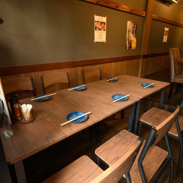 テーブル席は4名様用・6名様用をご用意しております！仲間内でのお食事や飲み会にぜひご利用ください♪