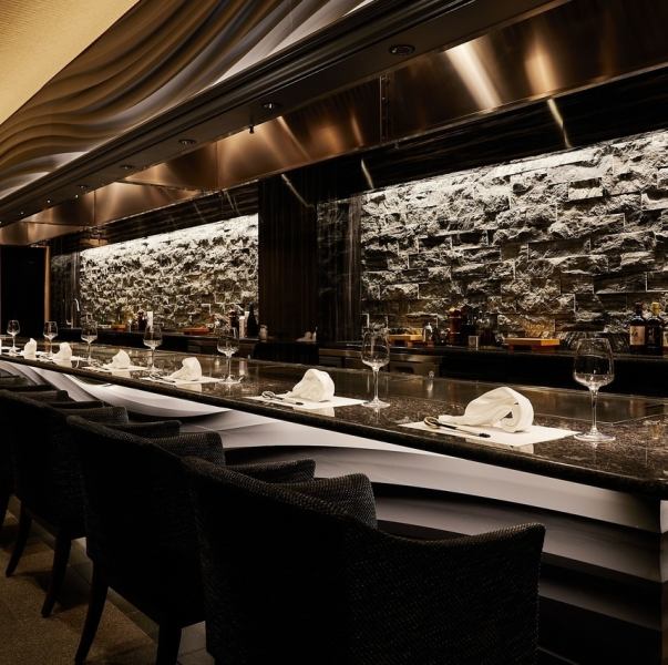 [Teppanyaki course only] We have counter seats that are perfect for solo use and dates.