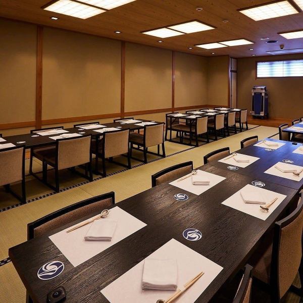 20名様から最大32名様までご利用いただけるフロア貸切もございます。歓迎会や送別会などの各種ご宴会も、広々とした開放的な空間でゆったりとお過ごしください。落ち着いた雰囲気の中、周囲を気にせず至福のひとときをご堪能ください。