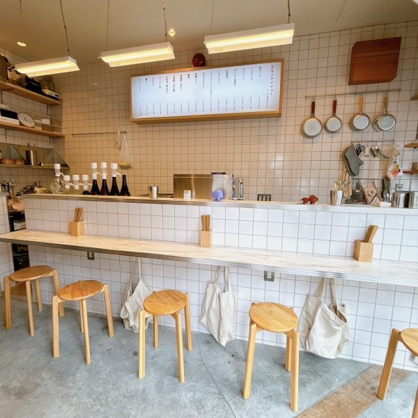 [Stylish time at the latest spot] Opening in mid-April 2024, a 10-minute walk from the north exit of JR Shizuoka Station, this bar is sure to attract you with its stylish space! You can also have a quick drink at the counter♪ It's perfect for daytime drinking, as well as for girls' get-togethers, office workers after work, and husbands on an allowance! Once you visit, you'll be sure to be captivated by the relaxing atmosphere☆