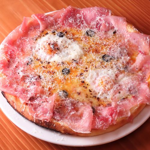 【生ハムのビスマルク】見た目のインパクト抜群！当店大人気の一品です◎〈ハーフサイズ1210円(税込)〉