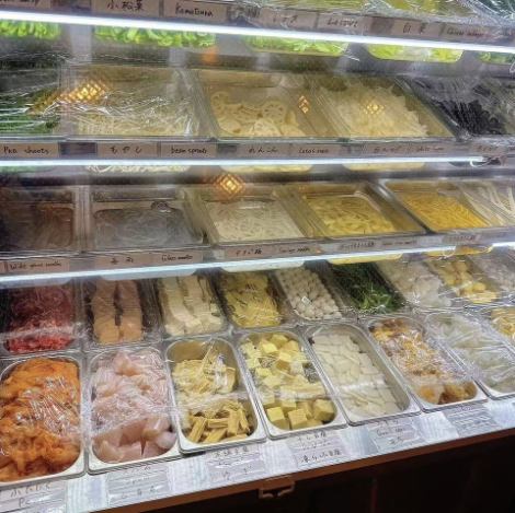 【横須賀中央から徒歩5分!!】三笠エリアの賑やかな商店街に構えるビルの2階にございます!駅からのアクセスも非常にスムーズで、お出かけついでやご友人同士のお待ち合わせにも最適なロケーションです。お買い物帰りのランチや、お集まりにぜひご利用ください♪