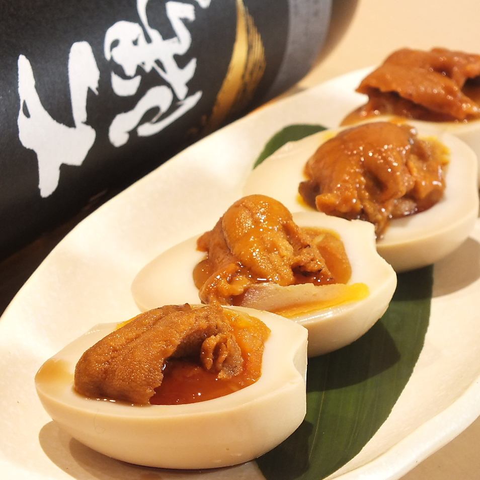 这家隐秘的居酒屋餐厅位于地下,距离千叶中央站仅 5 分钟步行路程,您可以在这里享用日式和西式料理。