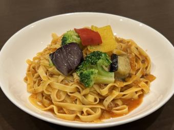 Fresh bolognese pasta with colorful vegetables