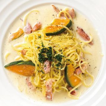 ベーコンとカボチャのクリームパスタ