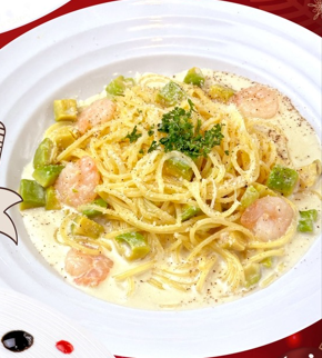 Shrimp and avocado cream pasta