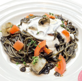 【Pasta】イカスミパスタ　アイオリソースがけ