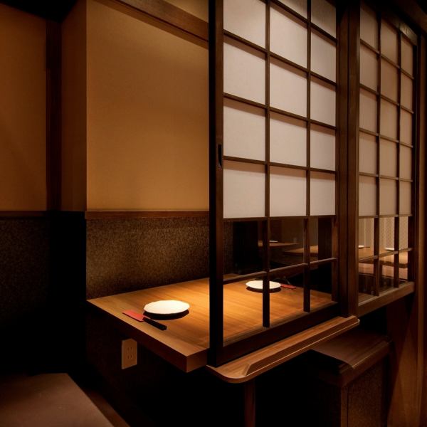 Inside a fashionable semi-private room (2 people).In the night you want to spend relaxing with couples and colleagues ♪