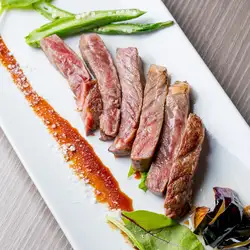 黒毛和牛 ステーキ(100g)　      