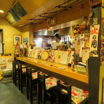 In the counter seat, it is a place where you can feel free to talk with shopkeepers and staff.Would you like to exchange information on our surfing story, travel story, children's story, pet story, ○ ○ story?