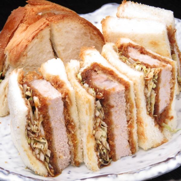 [Popular !! Flooded with orders ☆] Sauce permeates ◇ Wave MAKASE specialty cutlet sandwich 850 yen ☆ Try it once ♪