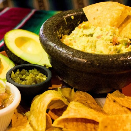 <Most popular item> Fresh guacamole (with tortilla chips)