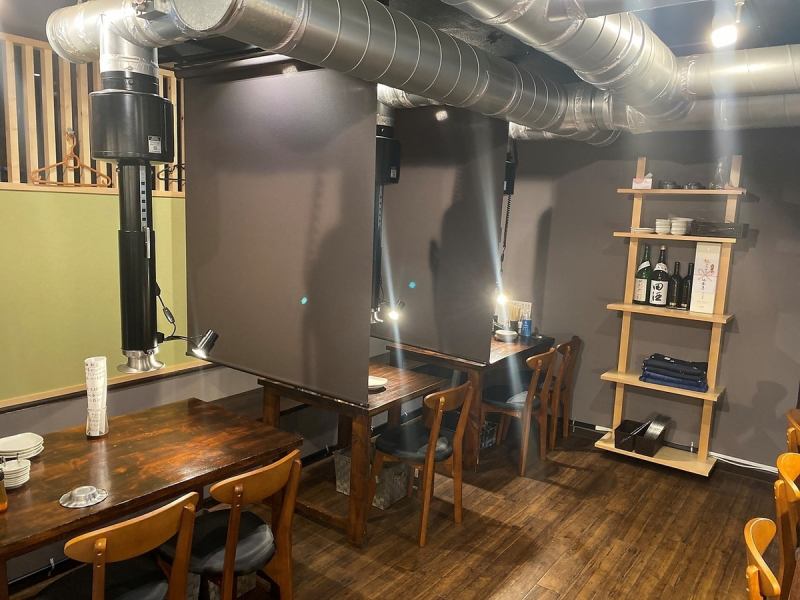<< We have 4 counter seats and 4 tables in the store! >> We will guide you according to the number of people! Advance reservations and reservations for 15 people or more are possible, so please feel free to contact us.