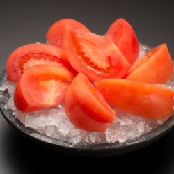 Various types of chilled bittern tofu / rolled out / chilled tomatoes