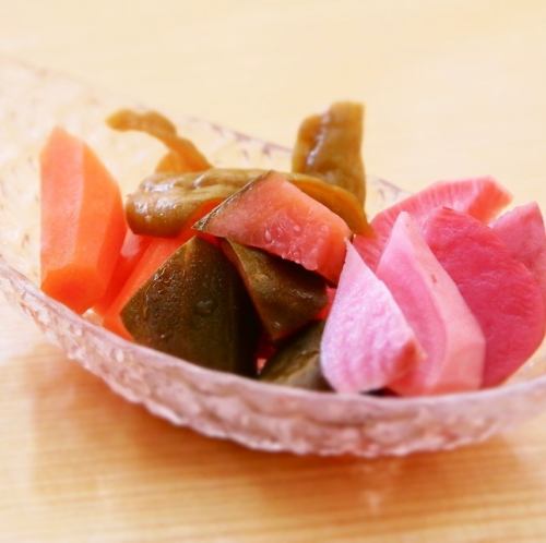 Kamakura vegetables and beet pickles