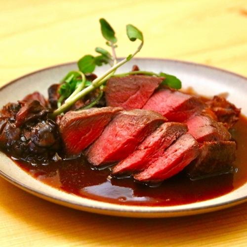 Roasted Boso Peninsula venison and grilled maitake mushrooms with red wine sauce