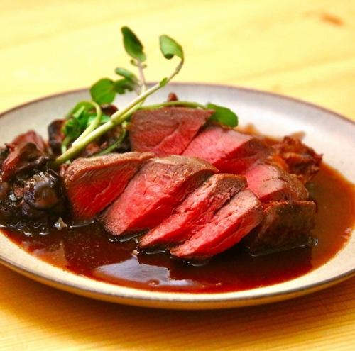 We mainly serve delicious and healthy red meat.