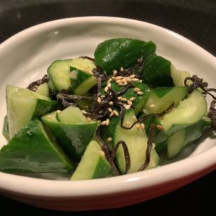 Salted kelp and cucumber