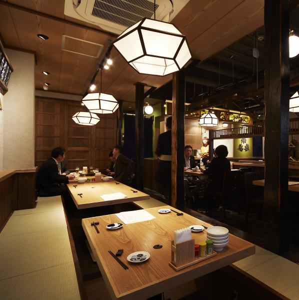 推荐酒会聚会时使用宽敞的挖掘式座椅！在宽敞的空间中尽情享用与日本酒一起引以为豪的涮涮锅和荞麦面！