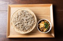 蕎麦屋のカレーつけ汁そば　or　うどん