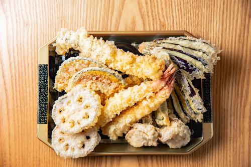 Assorted 6 kinds of tempura with 12 pieces