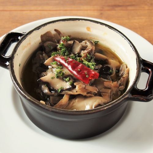 Ajillo with 5 kinds of mushrooms