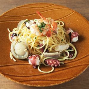 Aglio olio 含有大量海鮮