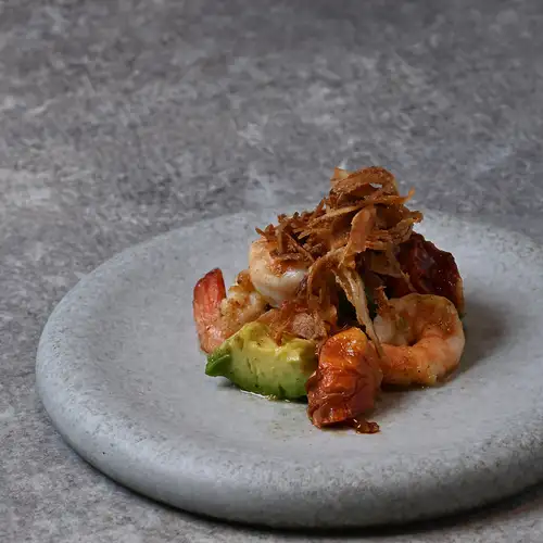Garlic shrimp and avocado sauté