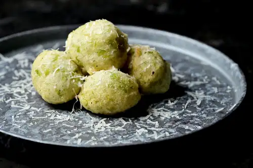 Aosa seaweed zeppole