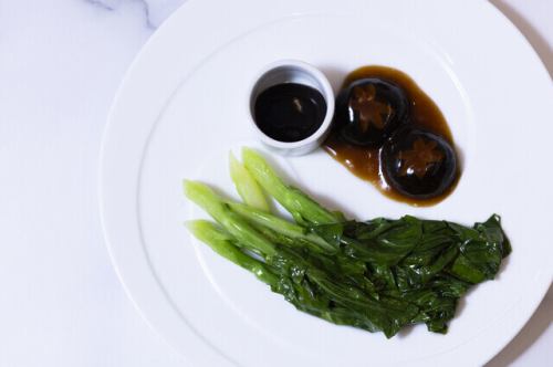 Hong Kong-style stir-fried mustard greens with light salt