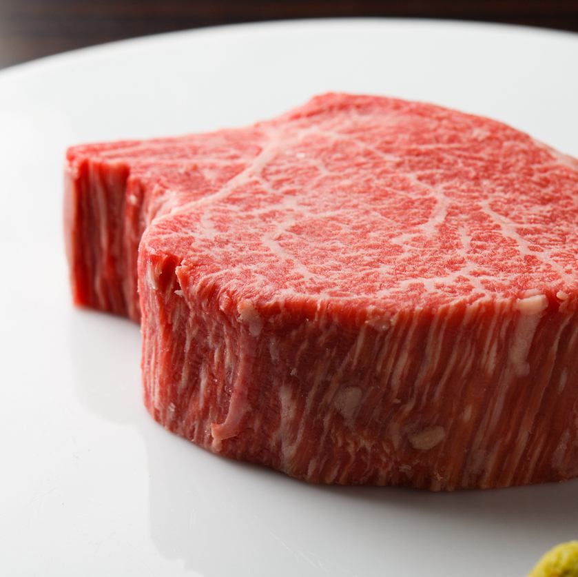 By all means, we offer high-quality meat that can only be provided by a group company that runs a livestock industry.