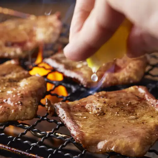 【ジューシーな旨味】厚切り焼き牛タン◆特製の香ばしさ