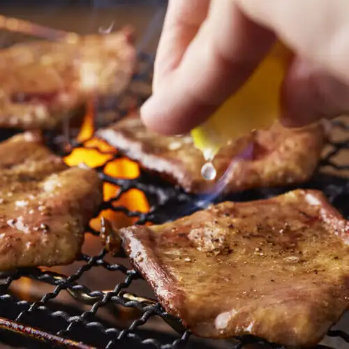 【ジューシーな旨味】厚切り焼き牛タン◆特製の香ばしさ