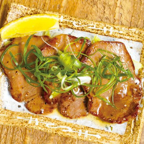 薄切り牛タン塩レモン焼き