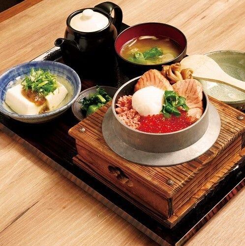 鮭とイクラ 釜めし定食